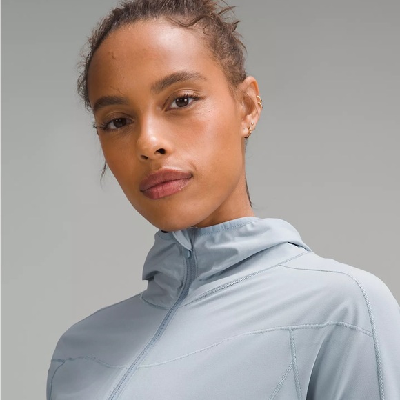 Lululemon Mist Over Windbreaker - Power Blue Size 8 | NWOT | Running Gear - Picture 3 of 3